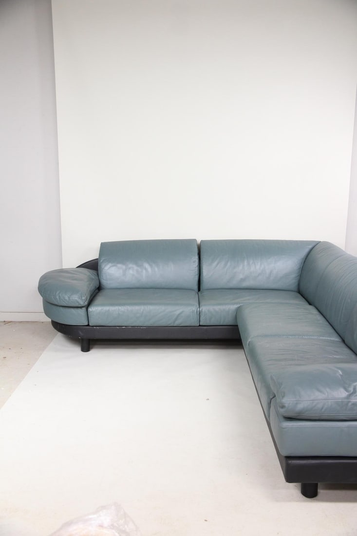 Mariani for Pace Two-Part Leather Sectional Sofa: Postmodern I4 Mariani for Pace Leather Sofa. A fantastic 2-piece sectional in soft blue-grey & black leather, with rounded armrests and short, black legs. Labeled on underside, Mariani, Made in Italy.