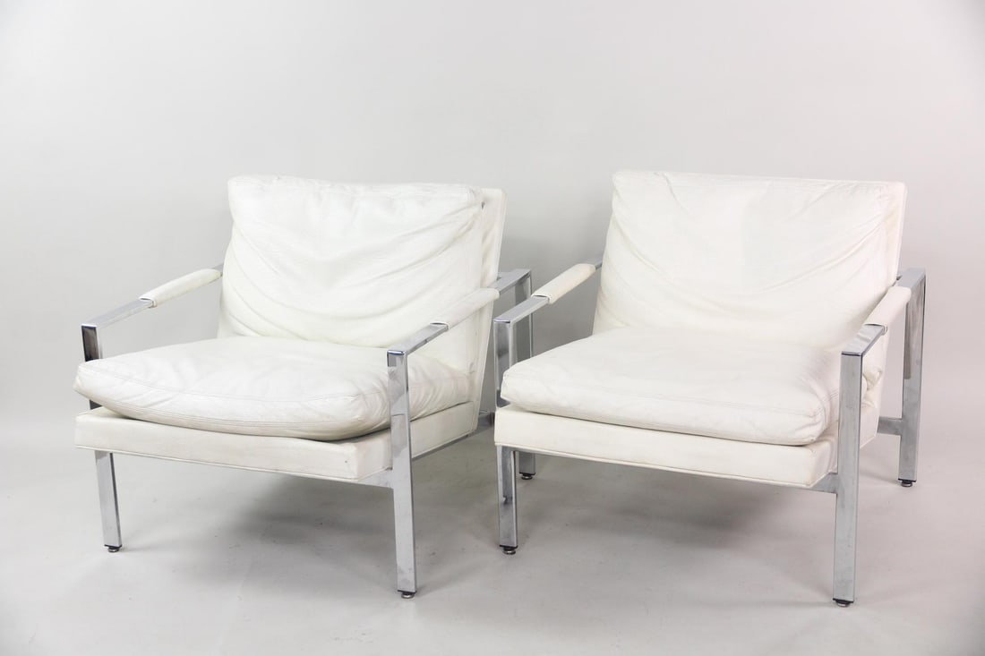 Pair of Milo Baughman for Thayer Coggin Flat Bar Lounge Chairs.: Pair of Milo Baughman for Thayer Coggin Leather & Chrome Chairs. This is a fantastic pair of white leather armchairs with chrome plated frames, designed by Milo Baughman for Thayer Coggin. Thayer Cogg
