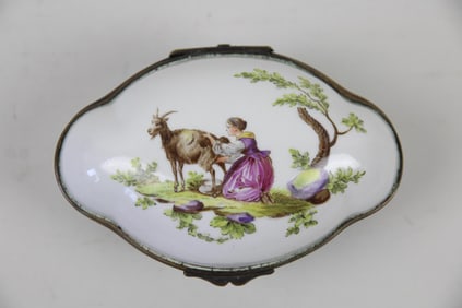 French Mennecy-Villeroy Porcelain Trinket or Snuff Box