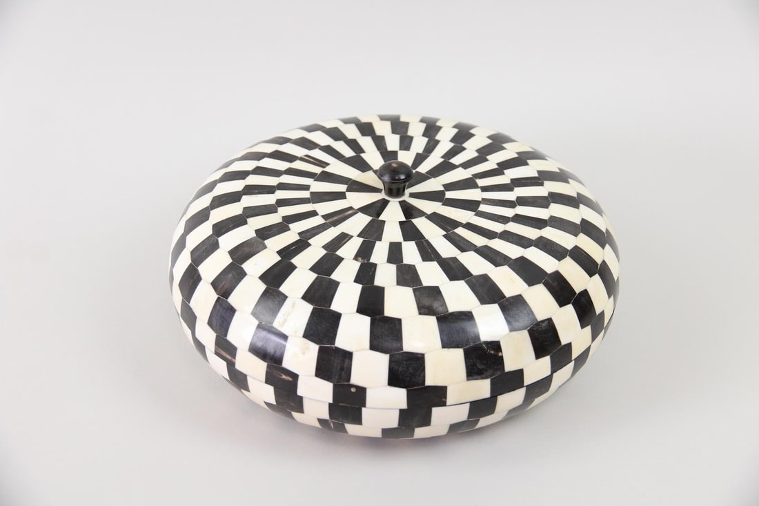 B&W Checkered Bone & Wood Round Lidded Box: B&W Checkered Bone & Wood Round Lidded Box. Checkered storage box, with black interior. Dimensions are 6 in h x 12 in w x 12 in d. Condition is good with minor wear. Please call or email for a detaile