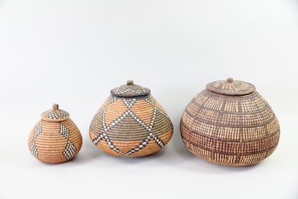Group of 3 Traditional Zulu Round Lidded Baskets, 2 of 2