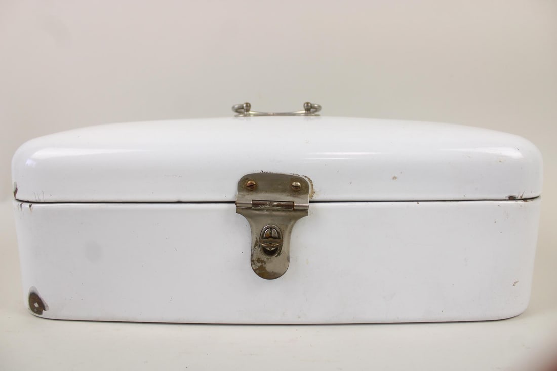 White Enamel Metal Bread Box (1 of 10)