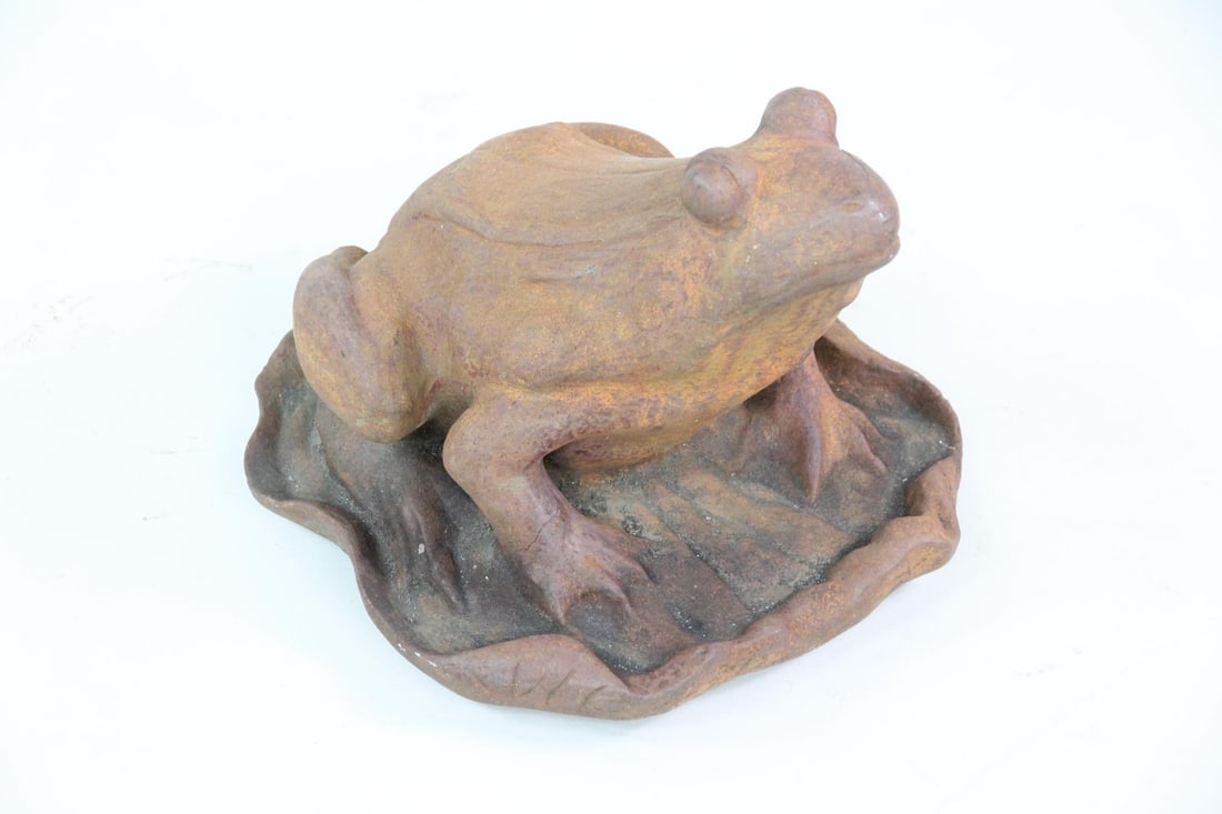Antique Cast Iron Frog on a Lily Pad Garden Sculpture (1 of 9)