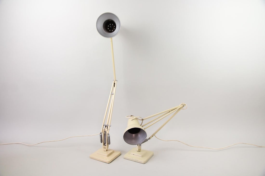 Pair of Art Deco Anglepoise Desk Lamps by Herbert Terry & Sons: Pair of Art Deco Anglepoise Desk Lamps Model 1227 by Herbert Terry & Sons. Two articulating Model 1227 desk lamps with cream paint and distinctive stepped bases. Embossed marking Made in England by He
