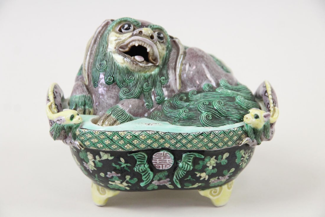 Chinese Ceramic Foo Lion Box with Articulated Eyes (1 of 11)