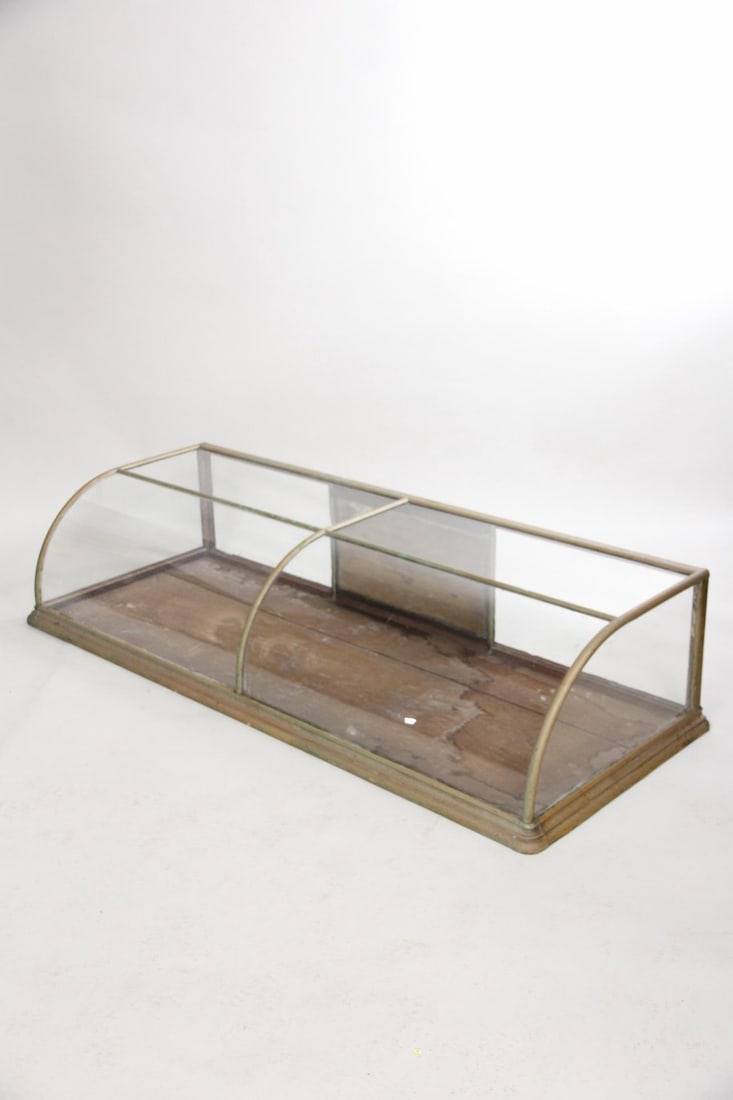 Curved Glass Nickel Plated Store Display Showcase (1 of 9)