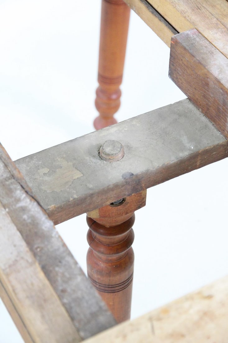 Circular Farmhouse Table with Leaf - 16