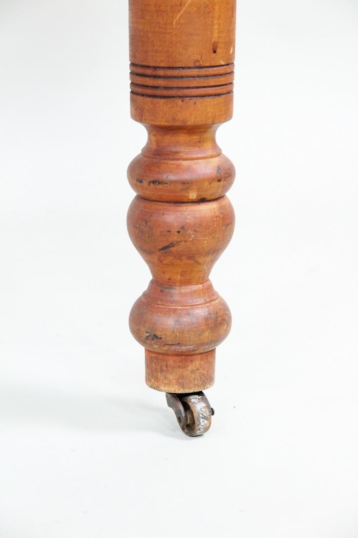 Circular Farmhouse Table with Leaf - 7