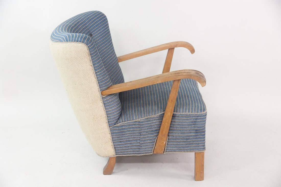 Pinstriped Upholstery Wood Arm Lounge Chair by Fritz Hansen - 11