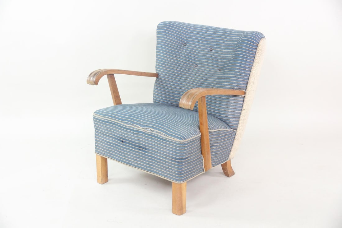 Pinstriped Upholstery Wood Arm Lounge Chair by Fritz Hansen - 3