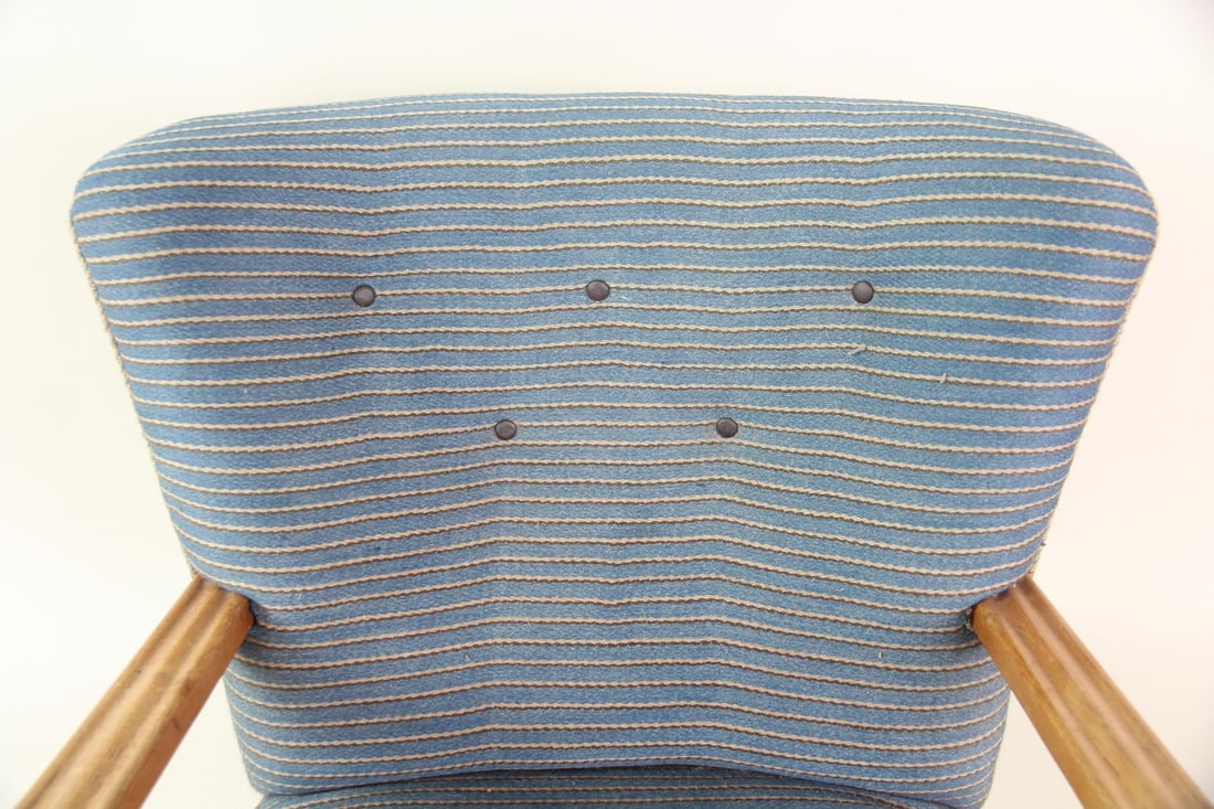 Pinstriped Upholstery Wood Arm Lounge Chair by Fritz Hansen - 9