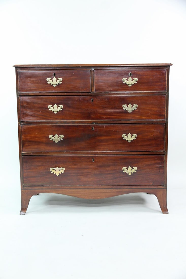 Georgian Mahogany Chest of Drawers (1 of 11)