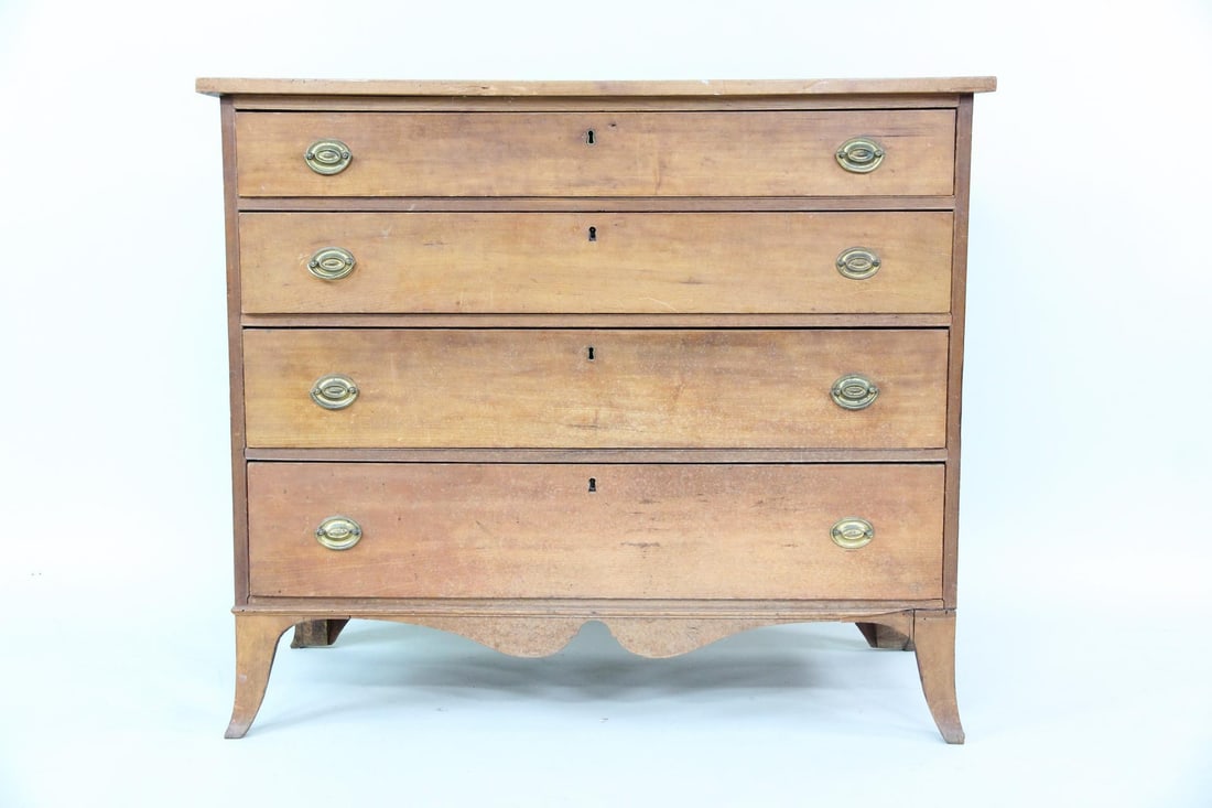 Federal Graduated Four Drawer Dresser (1 of 11)
