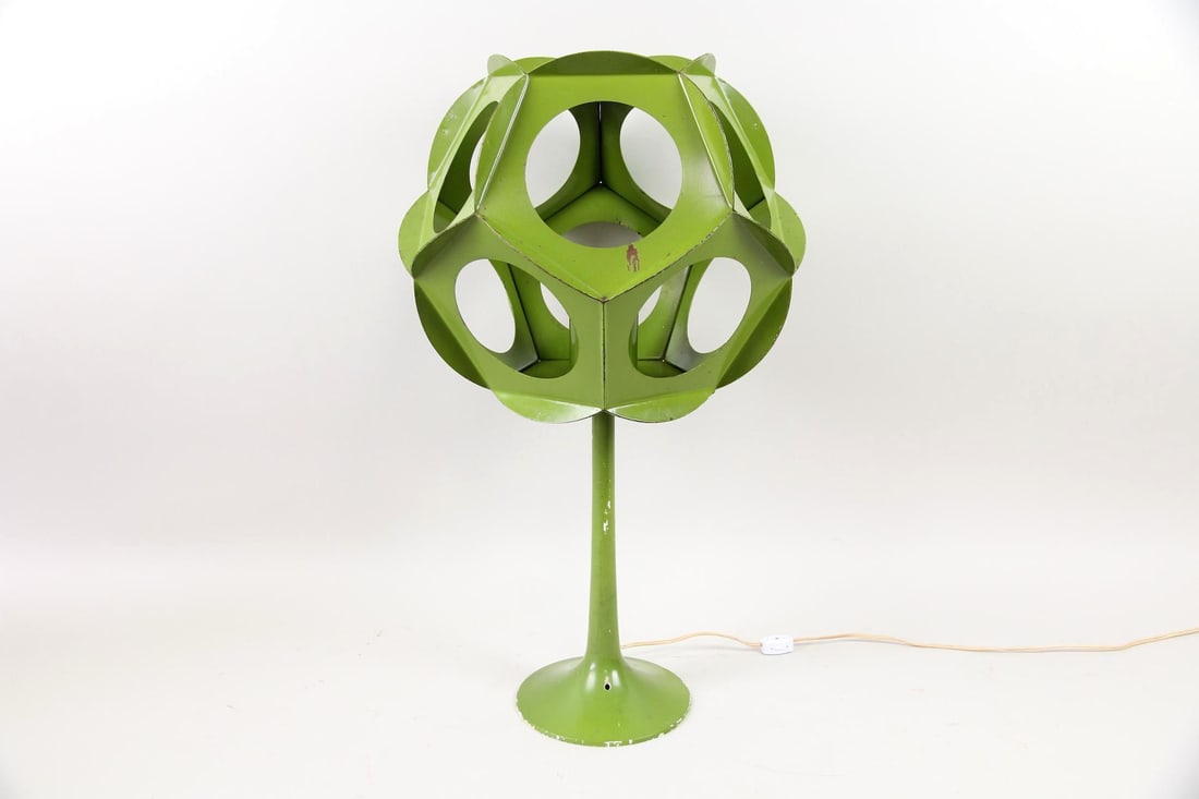 Geometric Nonagon Lamp, Metal & Plastic, Preben Dahl: Mid-Century Modern Geometric Nonagon Lamp, Metal & Plastic, Preben Dahl. An unusual table lamp with a geometric, open-lattice shade connected to a slim base. With matte apple green paint. Unmarked, at