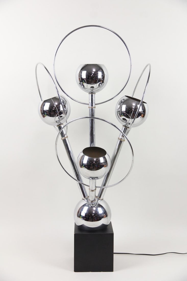 Atomic Space Age Chrome Eyeball Lamp: Mid-Century Modern Atomic Space Age Chrome Eyeball Lamp. Similar to Robert Sonneman's Molecule lamps, table lamp has 4 chrome orb shades and is mounted to a black wooden base. Dimensions are 37 in h