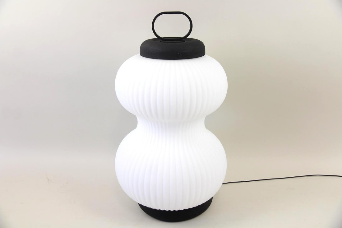 FontanaArte Kanji Table Lamp by Denis Guidone: FontanaArte Kanji Table Lamp by Denis Guidone, Glass & Metal. This lamp designed by Denis Guidone in 2017 for FontanaArte. It is made of frosted blown glass and black painted metal. A contemporary