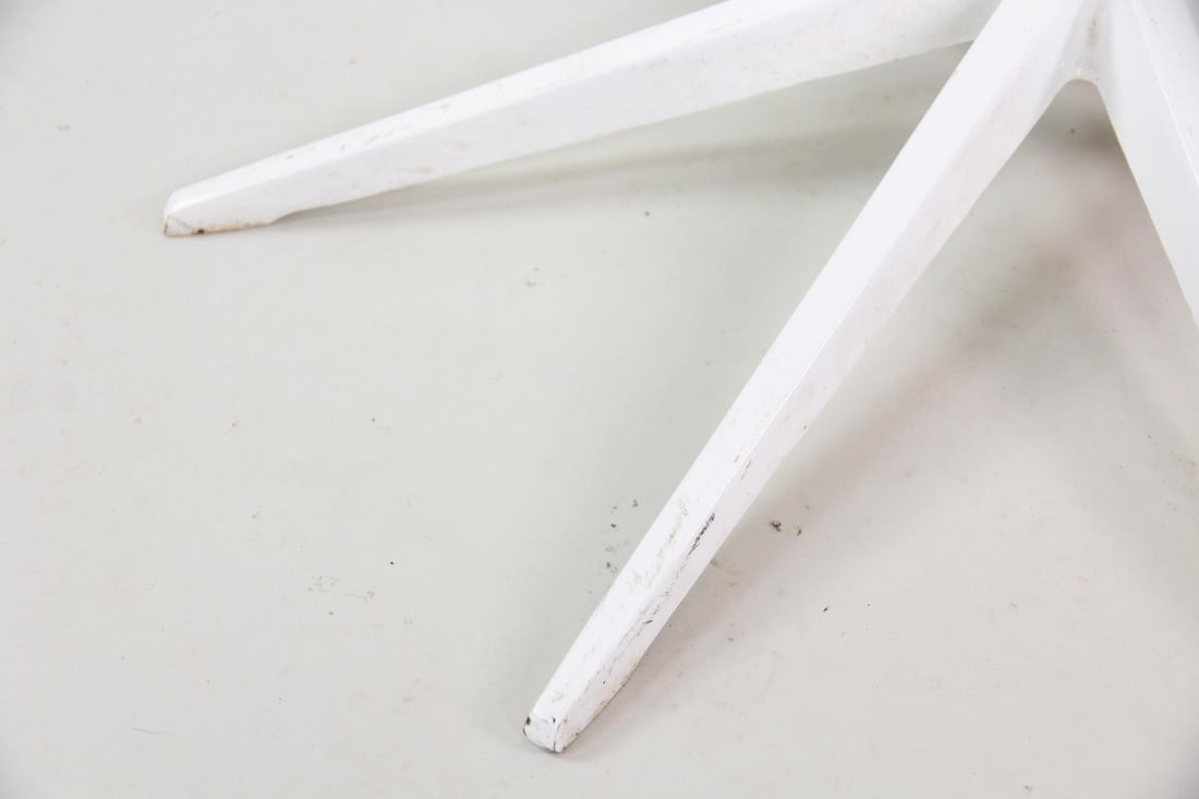 Richard Schultz for Knoll Petal Dining Table - 4