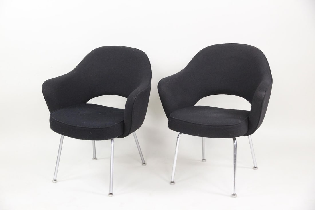 Pair of Saarinen Knoll Executive Armchairs, 1 of 2 (1 of 13)