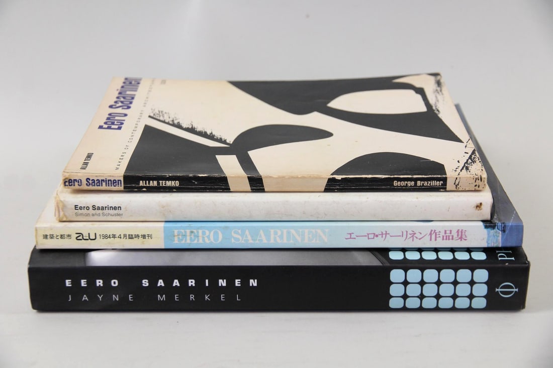 Lot of 4 Modern Architecture Books on Eero Saarinen: Lot of 4 Modern Architecture Books on Eero Saarinen. This is a group of four books on the Finnish-American architect, consisting of Eero Saarinen by Jayne Merkel, published by Phaidon, Eero Saarinen b