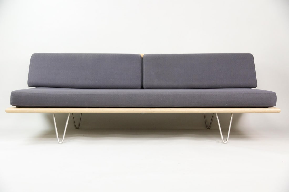 Modernica Case Study V-Leg Daybed, George Nelson (1 of 20)