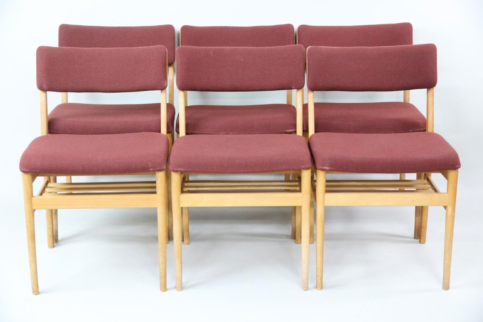 Set of 6 Danish Vestervig Eriksen Dining Chairs, Blonde & Burgundy: Set of 6 Danish Mid-Century Modern Vestervig Eriksen Dining Chairs, Blonde & Burgundy. Matching set of 6 side chairs with blonde wood frames and burgundy wool upholstered seats and backs. Frames have