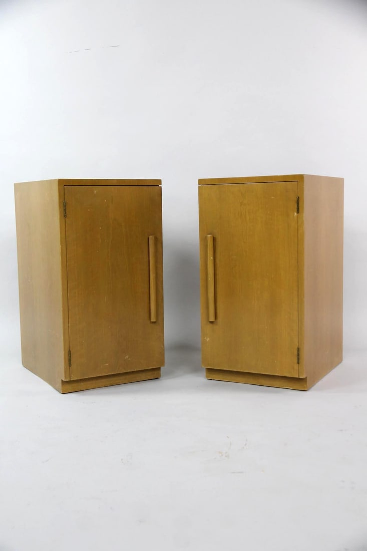 Pair of T.H. Robsjohn-Gibbings for Widdicomb Nightstands (1 of 13)