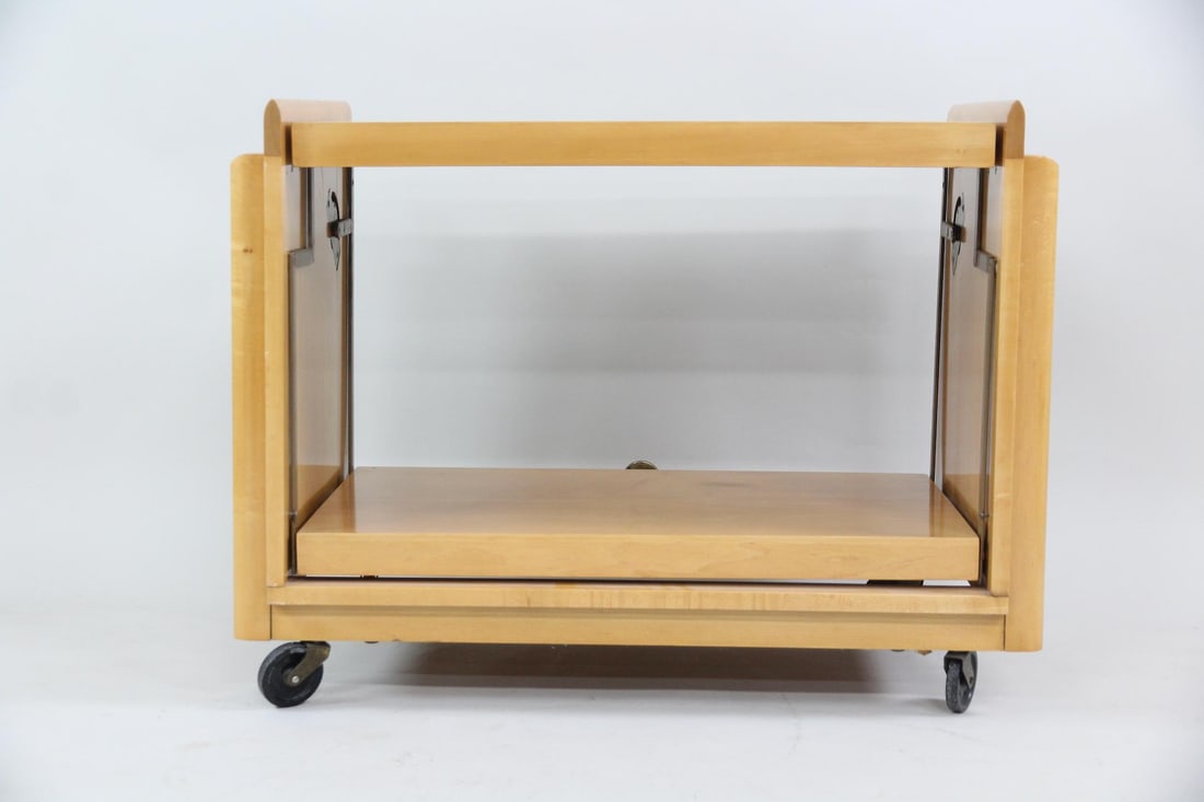 Expandable Bar Serving Cart by John Keal for Brown Saltman: Mid-Century Modern Expandable Bar Serving Cart by John Keal for Brown Saltman. Versatile cart on black plastic casters, made of maple. Top converts into larger serving table.Dimensions are 27.25 in h