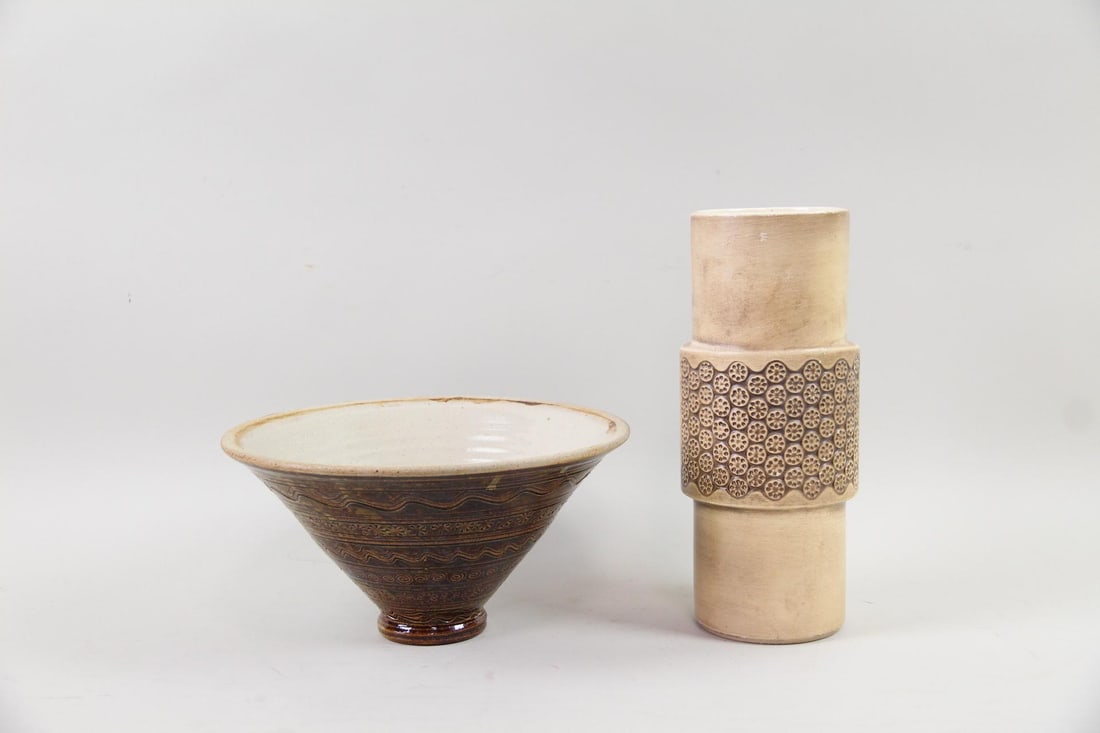 Lot of 2 Studio Pottery Vessels, McCoy Scandia & Cornwall Bridge Pottery (1 of 12)