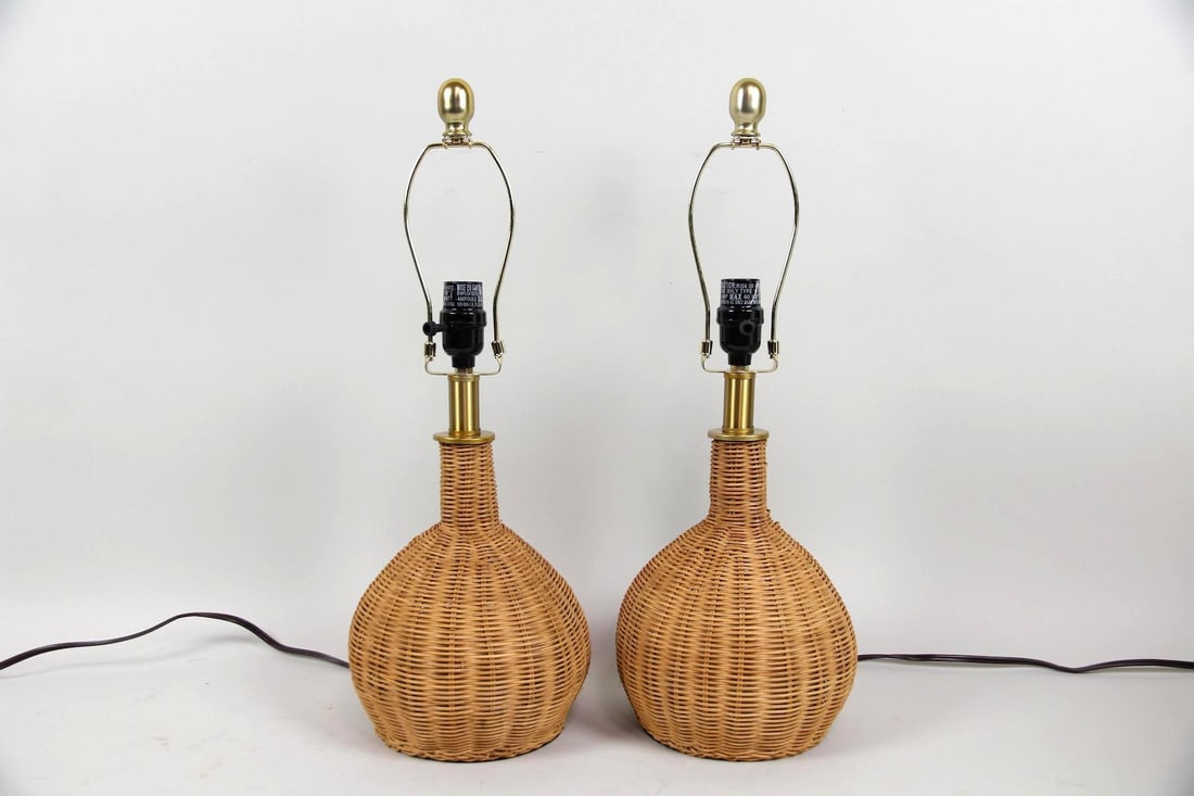 Pair of Contemporary Wicker Table Lamps (1 of 11)