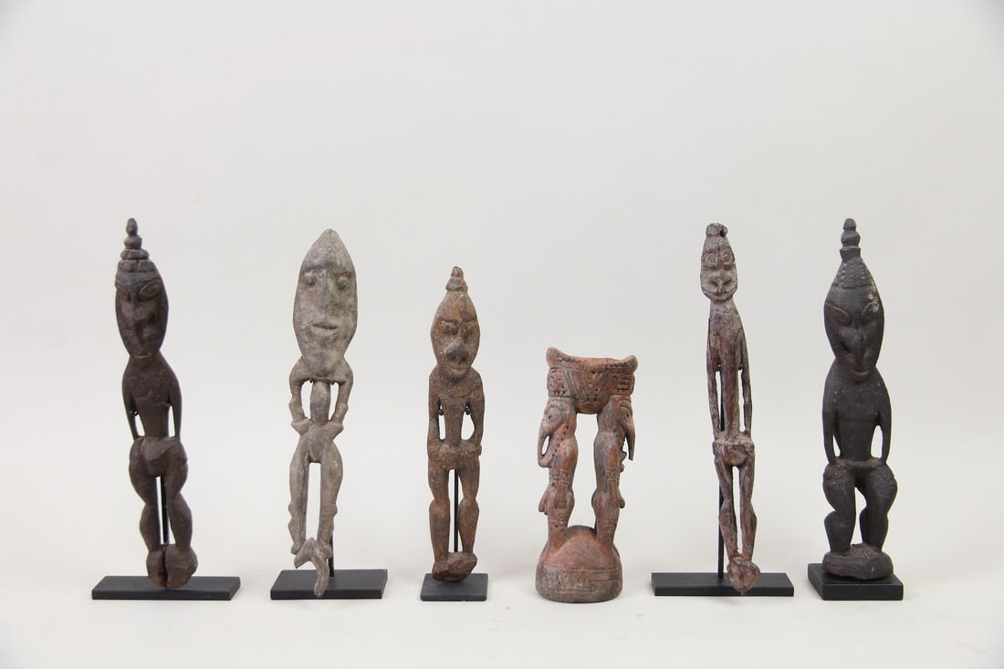 6 New Guinea Hunting Charms (1 of 14)