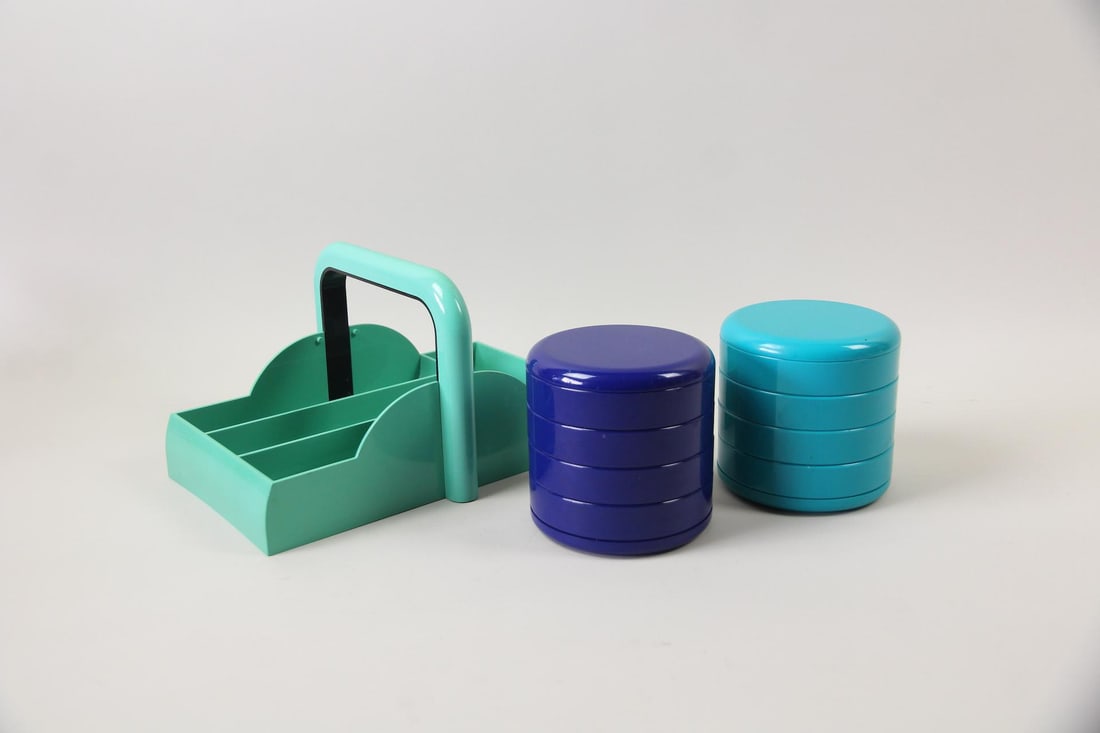 Lot of 3 Plastic Organizers, Guzzini & InterDesign: Lot of 3 Mid-Century Modern Plastic Organizers, Guzzini & InterDesign. Colorful lot includes a Guzzini cutlery or desk caddy, designed by Furio Minuti, and 2 Rino Pirovano InterDesign swivel desk or