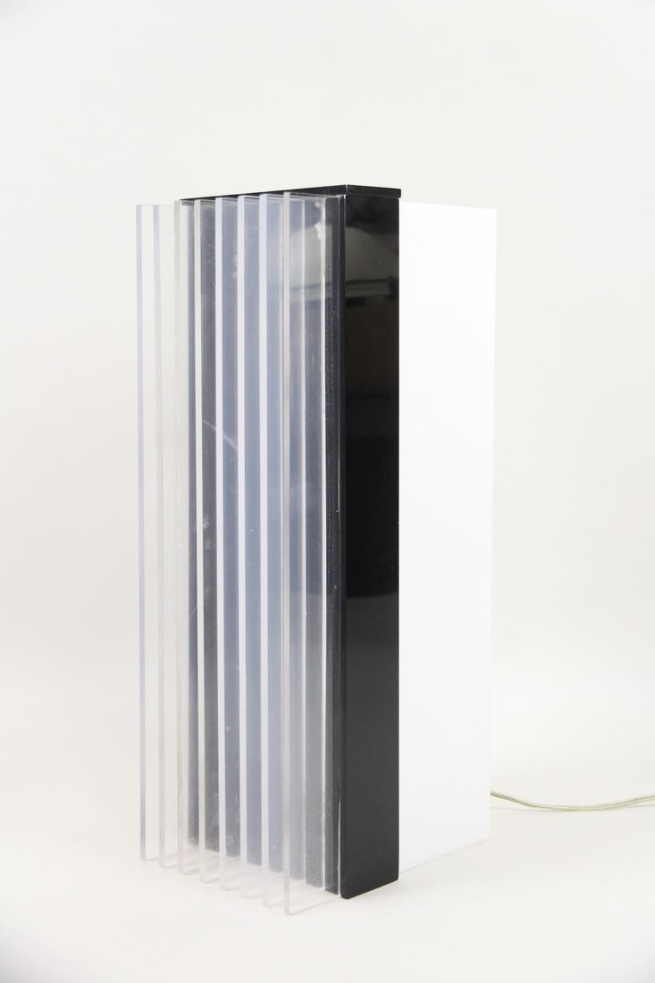 Postmodern Lucite Tower Table Lamp (1 of 11)