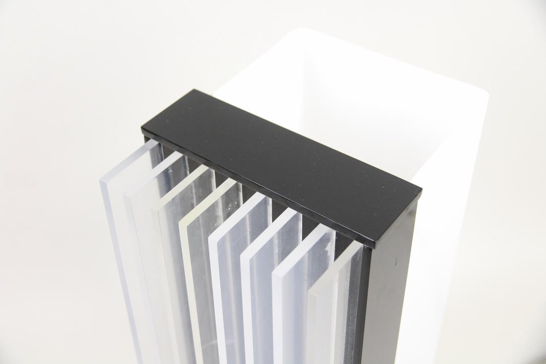Postmodern Lucite Tower Table Lamp - 2