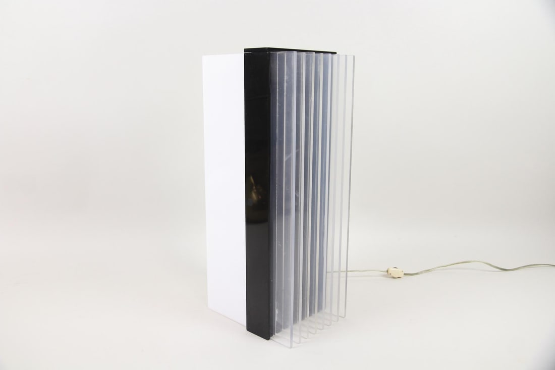 Postmodern Lucite Tower Table Lamp - 6