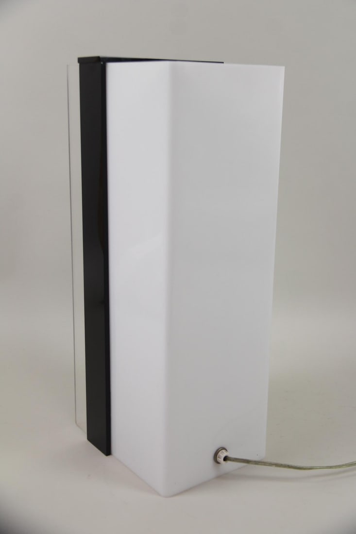 Postmodern Lucite Tower Table Lamp - 8