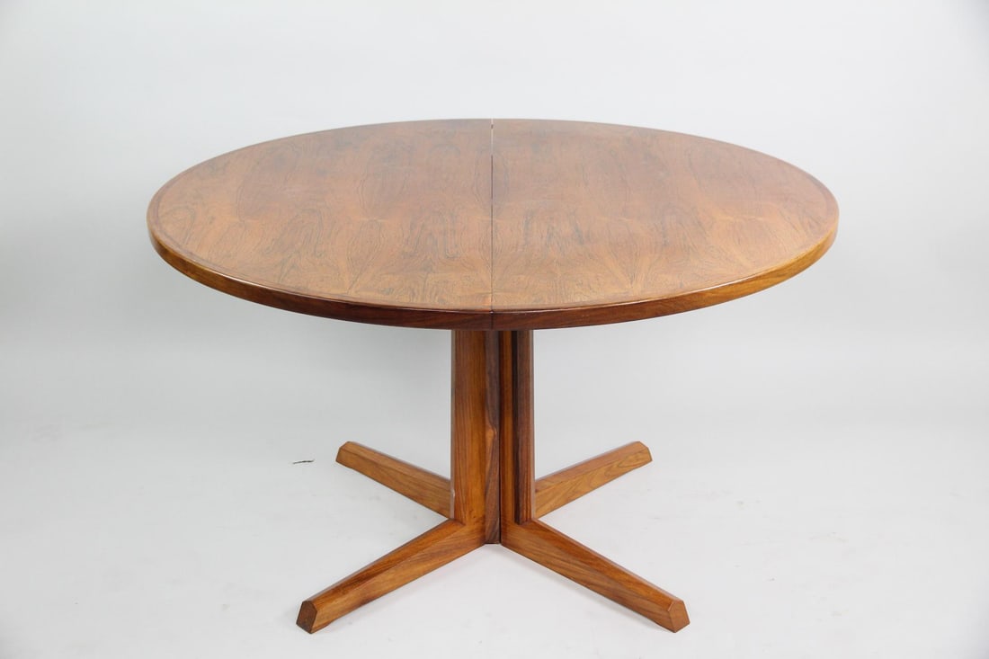 Gudme Møbelfabrik Round Rosewood Pedestal Dining Table with Leaves (1 of 13)