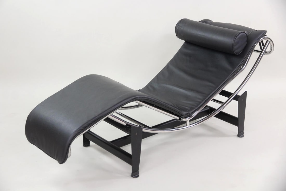 Le Corbusier LC4 Leather Lounge Chair (1 of 11)