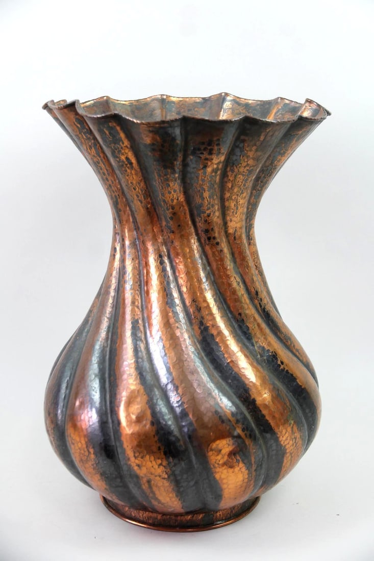 Large Hammered Copper Vase, Italian, Egidio Casagrande (1 of 10)