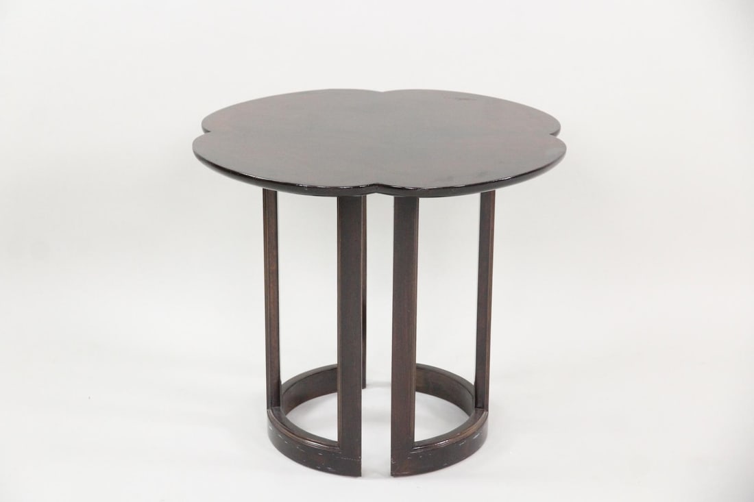 Mid Century Side Table with Clover Shaped Top: Mid Centrury Modern Side Table with Cloverleaf Top. This wooden side table has a dark stain and unusual cloverleaf shaped top. Dimensions are 22 in h x 26 in w x 26 in d. Condition is good with minor 