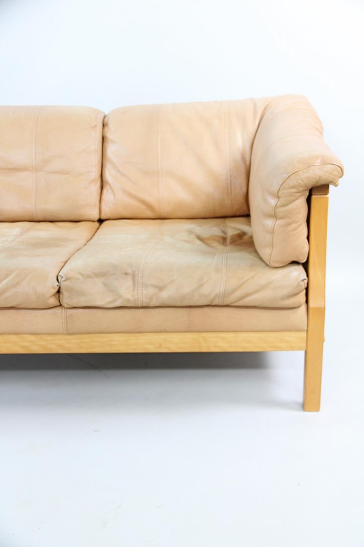 Stouby Camel Leather Sofa - 10