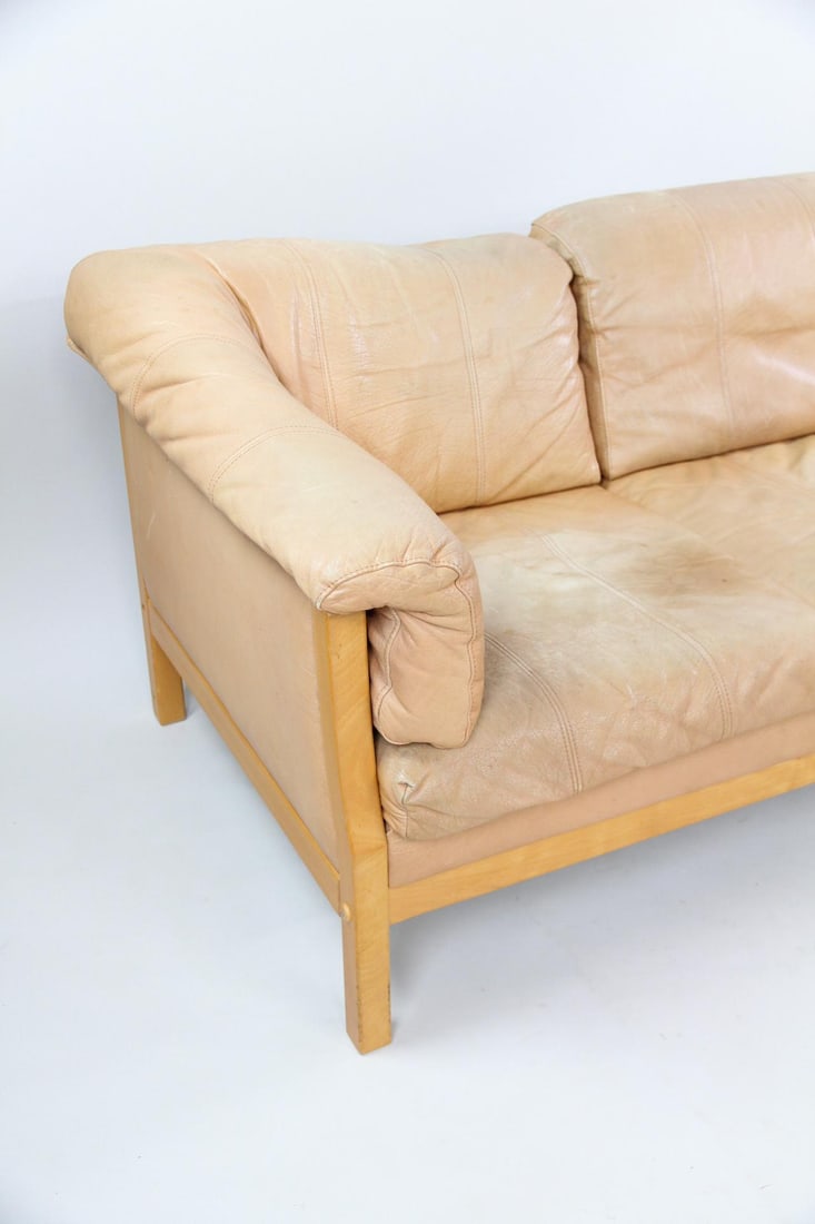 Stouby Camel Leather Sofa - 9