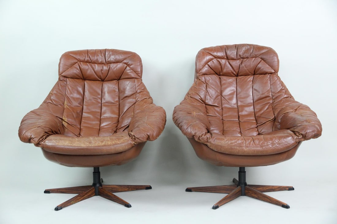 Pair of Henry W. Klein for Bramin Leather Lounge Chairs: Danish Mid-century Modern Pair of Henry W. Klein for Bramin "Silhouette" Leather Lounge Pod Chairs. Matching pair of "Silhouette" lounge chairs designed by Henry W. Klein for Bramin Møbler,