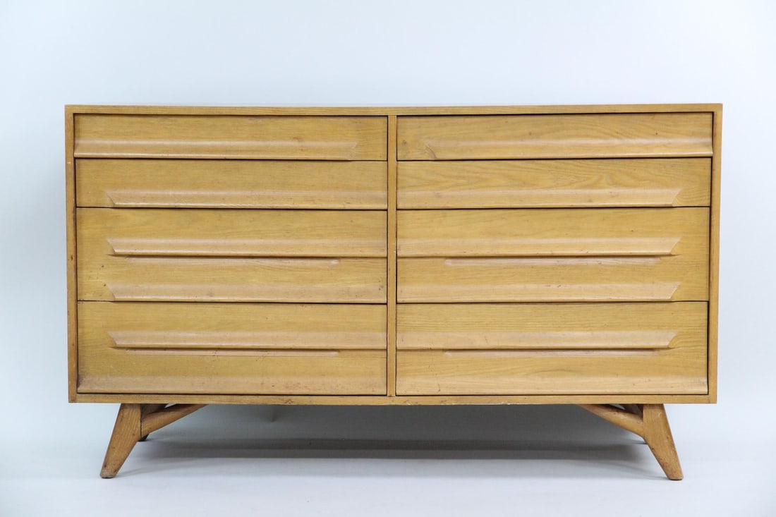 Jack Van Der Molen Sculptural Oak Dresser Credenza: Mid-Century Modern Jack Van Der Molen 8 Drawer Dresser Credenza. Wide credenza made of cerused oak, with 8 drawers. Top drawers are divided into sections. Dimensions are 34 in h x 58 in w x 20 in d. C