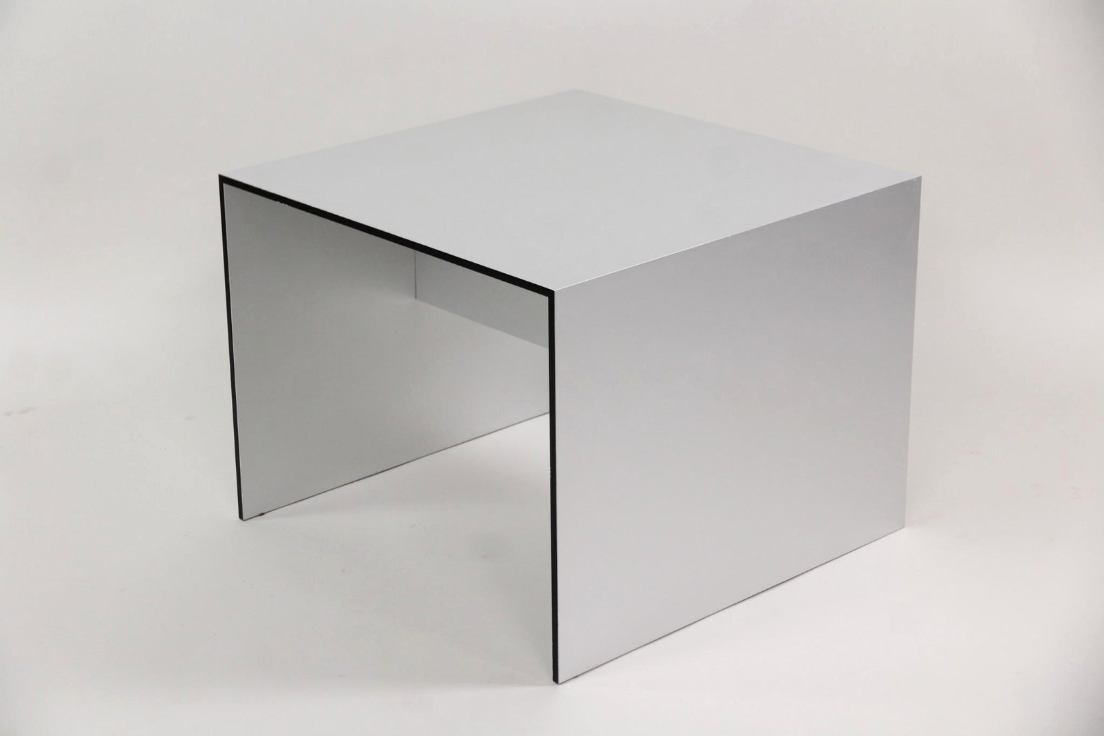 T60 Side Table by Antonio Citterio for B&B Italia (1 of 9)
