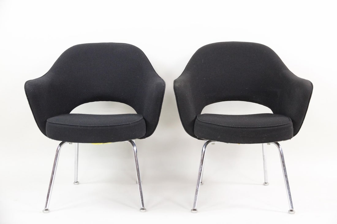 Pair of Black Eero Saarinen Executive Chairs for Knoll, 1 of 2 (1 of 20)