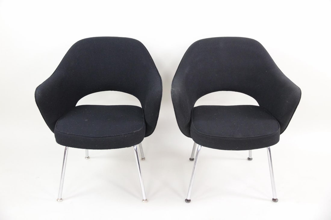 Pair of Black Eero Saarinen Executive Chairs for Knoll, 2 of 2 (1 of 12)
