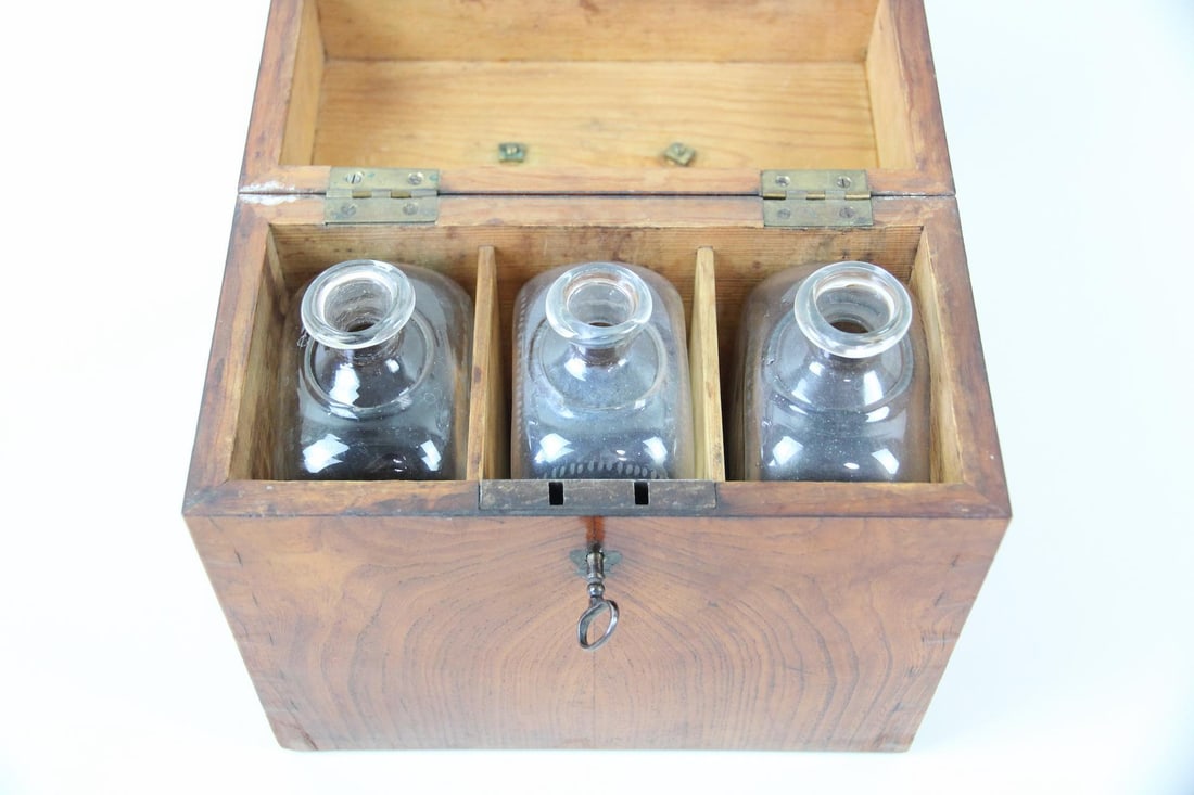 Victorian Set of 3 Pictorial Etched Glass Decanter Bottles in Cased Wood Box (1 of 15)