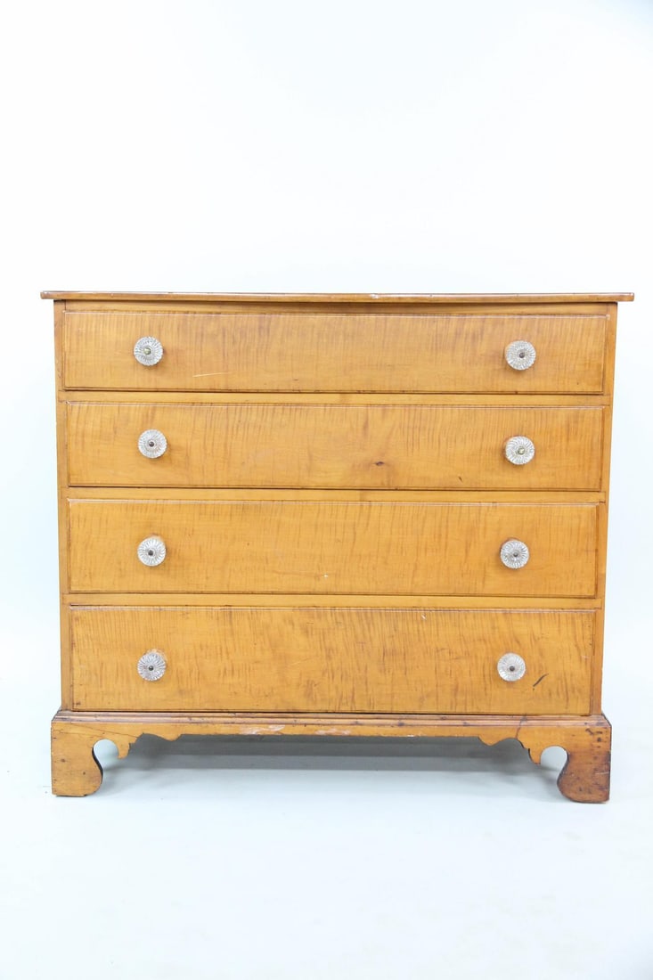 Chippendale Tiger Maple Chest of Drawers (1 of 16)