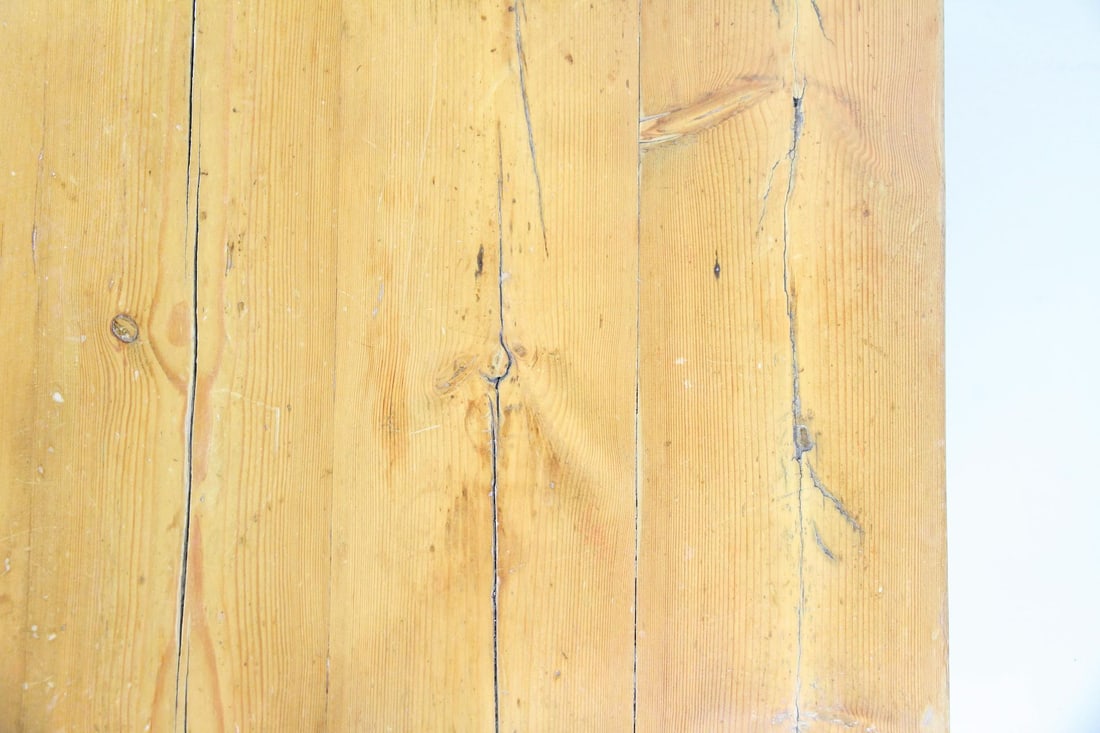 Farmhouse Pine Low Coffee Table - 9