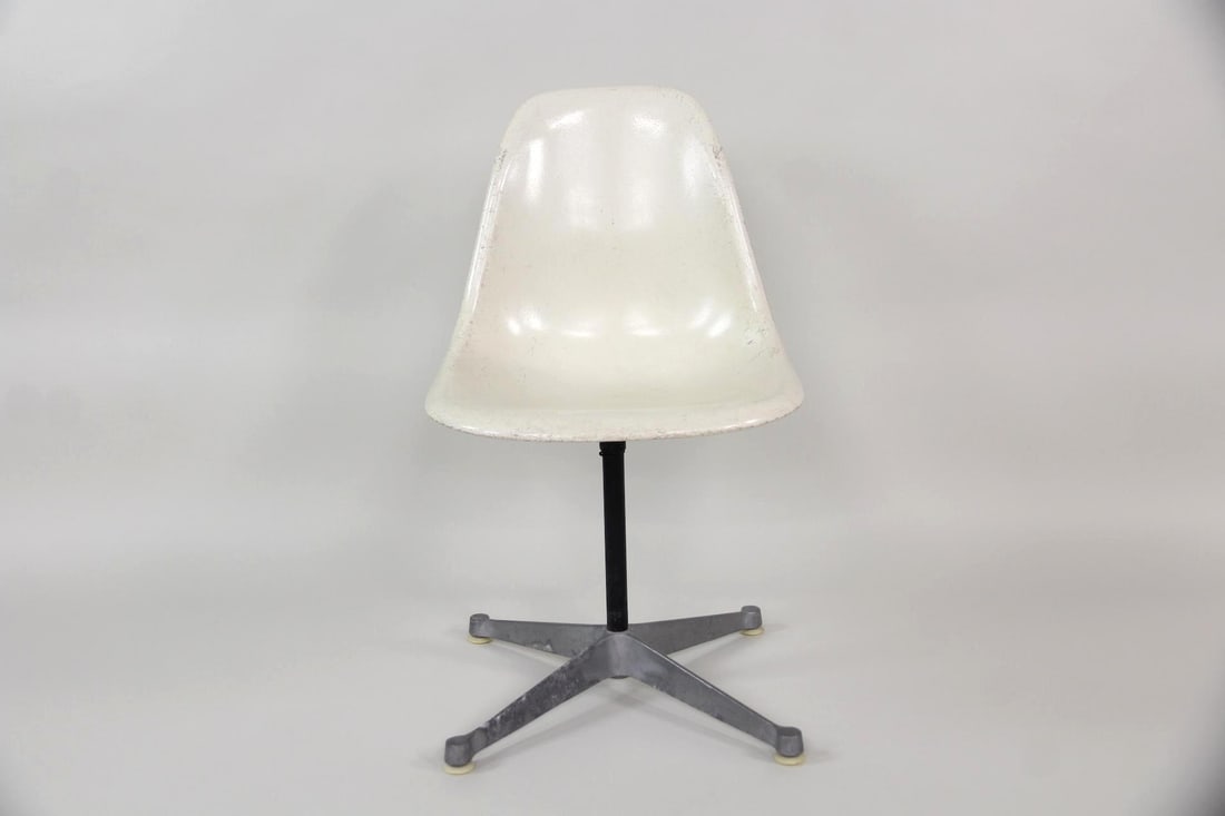 Herman Miller Eames White Swivel Shell Chair (1 of 17)